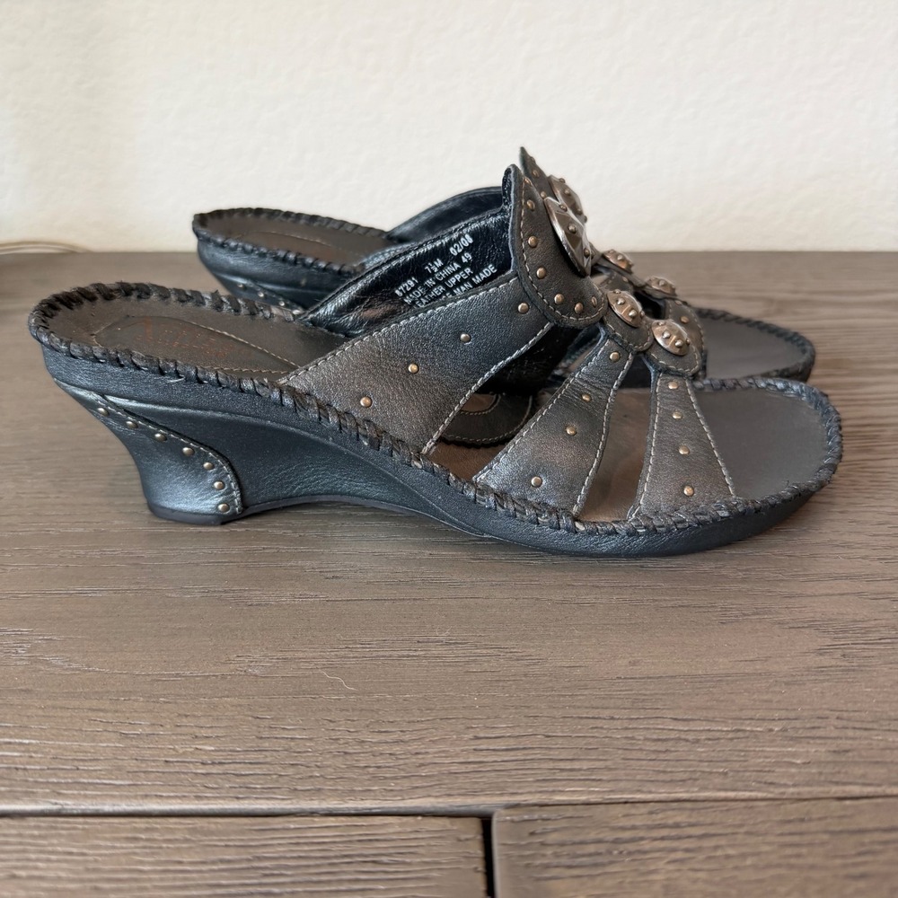 Clarks Artisan Metallic Pewter Leather Studded Wedge Sandals Mules 7.5M 87291